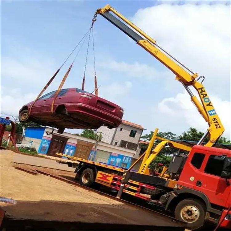 道滘镇吊车吊汽车的正确方法